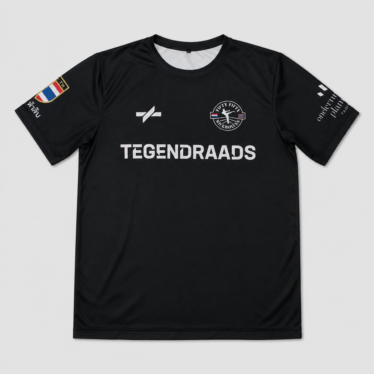 Fifty Fifty Clubshirt — zwart shirt met clublogo en TEGENDRAADS op de borst