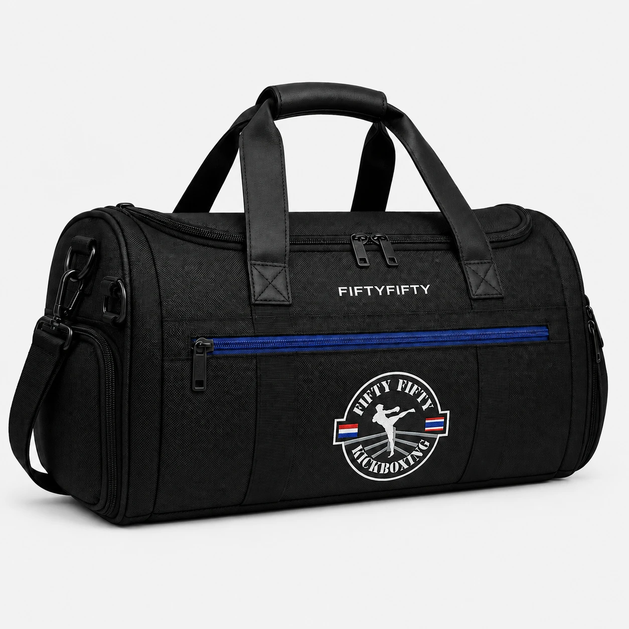 Gear Bag — ontwerp van een zwarte Fifty Fifty-sporttas met blauwe ritsdetails